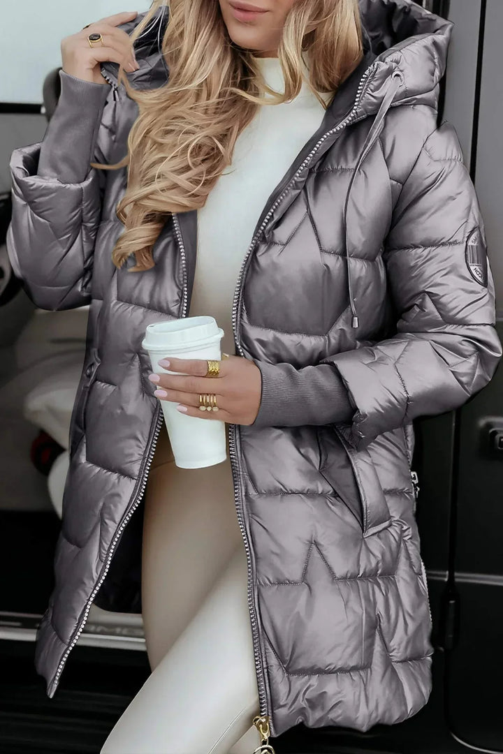 Nolwen – Elegant Winter Coat with Hood and Padded Insulation